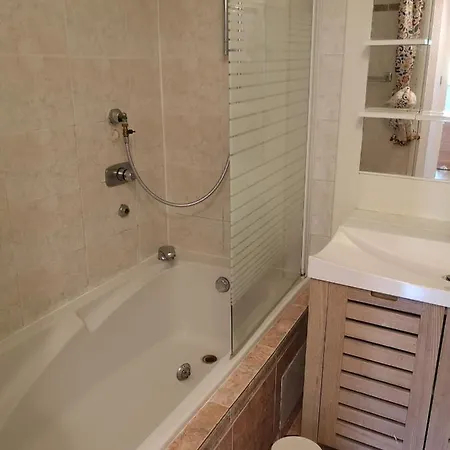 Appartement vue mer piscine et jardin by Weekome *